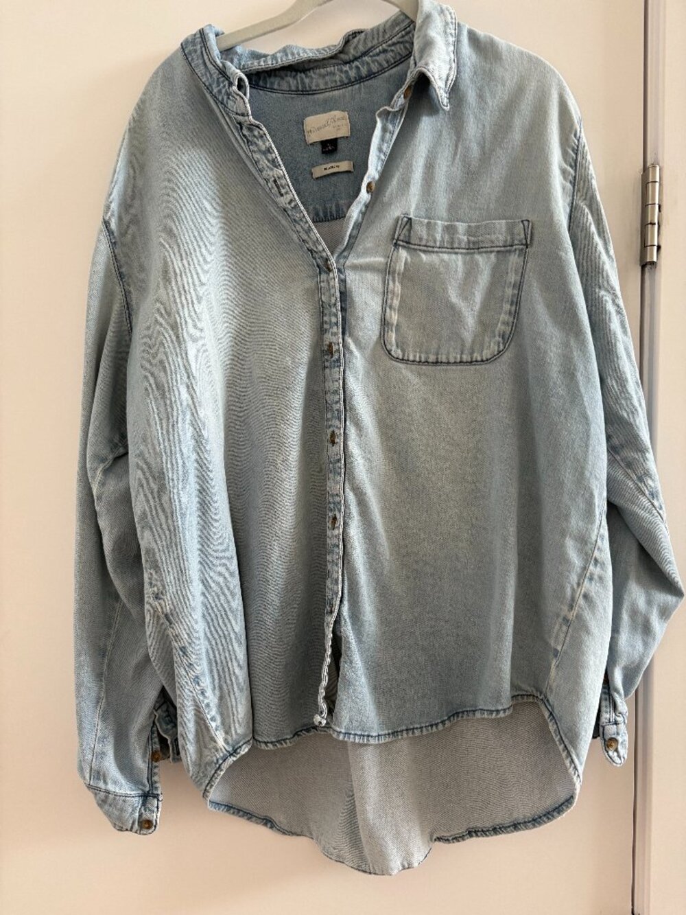 Universal Thread Light Wash Denim Button Down Chambray Shirt XL Relaxed Fit